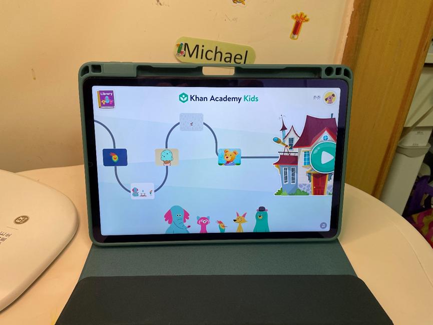 学习机买平板好还是插电款好呢,学习机买平板的好还是机器人的好