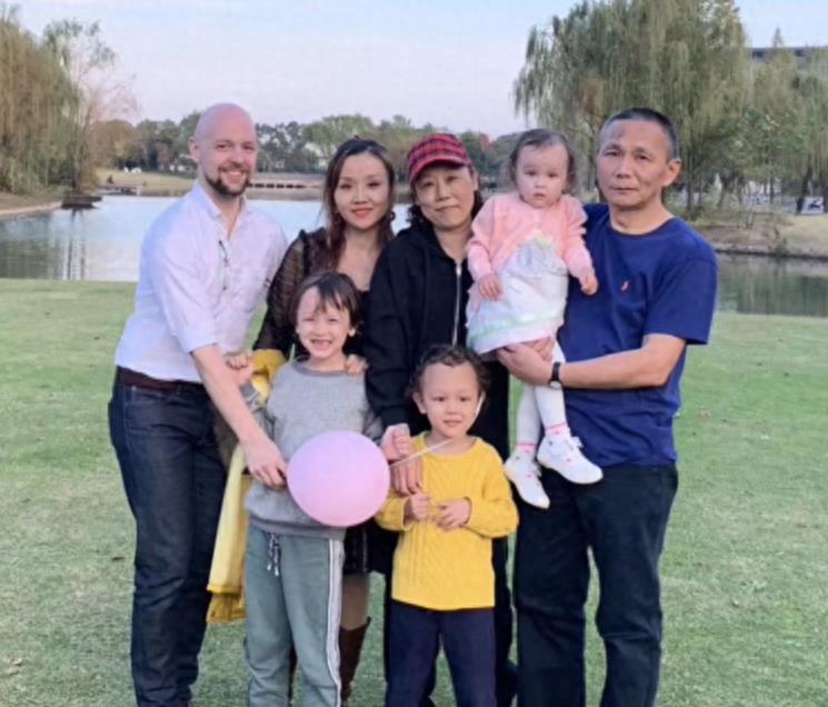 美国华裔小伙娶上海女孩,美国帅小伙娶中国女孩生混血萌娃