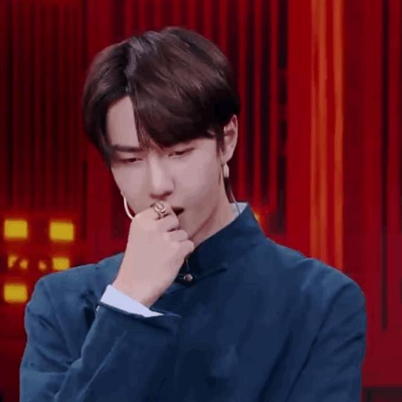 没常识、不识字、不会乘法口诀，这些顶流“文盲”凭什么会红？