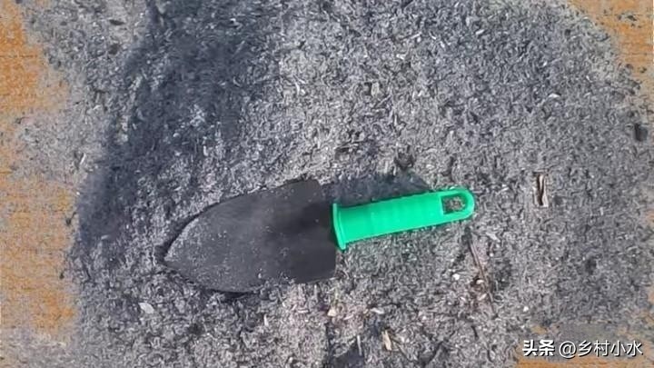 老农教你在家自制磷酸二氢钾溶液，种啥菜都用得上，效果真的好