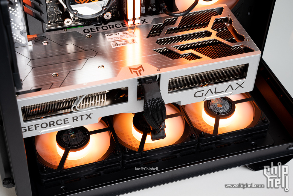 华硕tufgaminggt502弹药库白色,华硕gt502机箱黑橙搭配