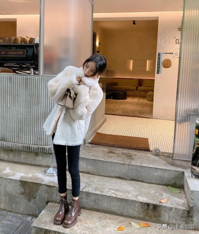 杨幂同款镂空马丁靴显腿粗吗,杨幂带火的鞋子素材