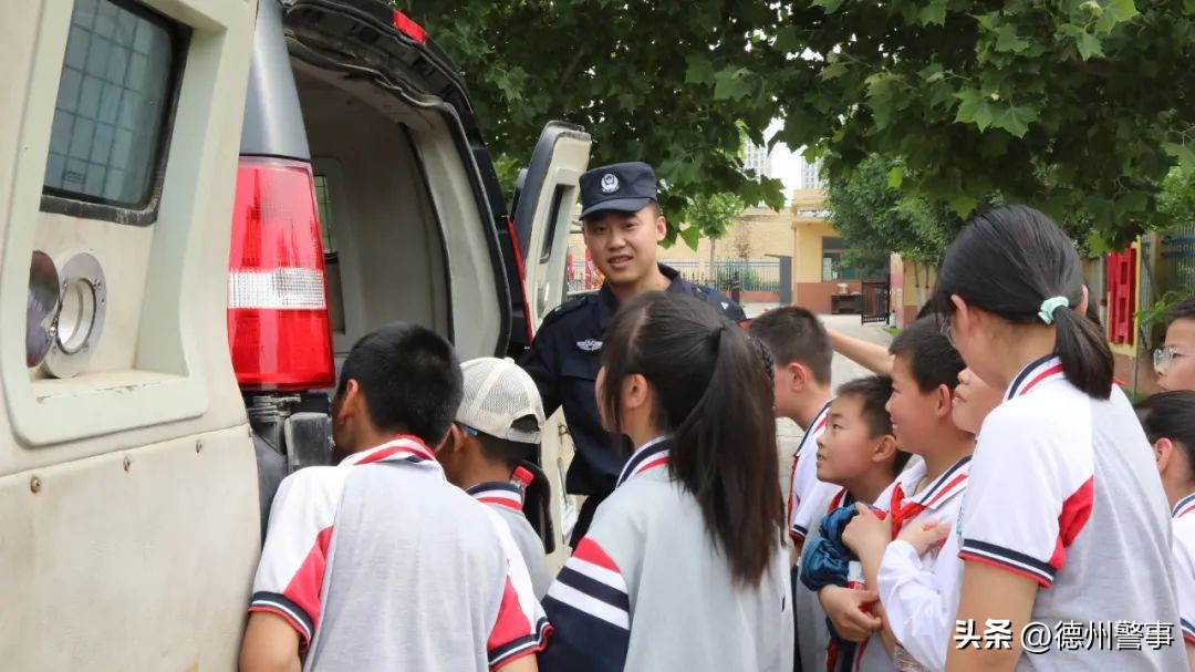 跟着警察去抓酒驾,跟着警察叔叔去出警