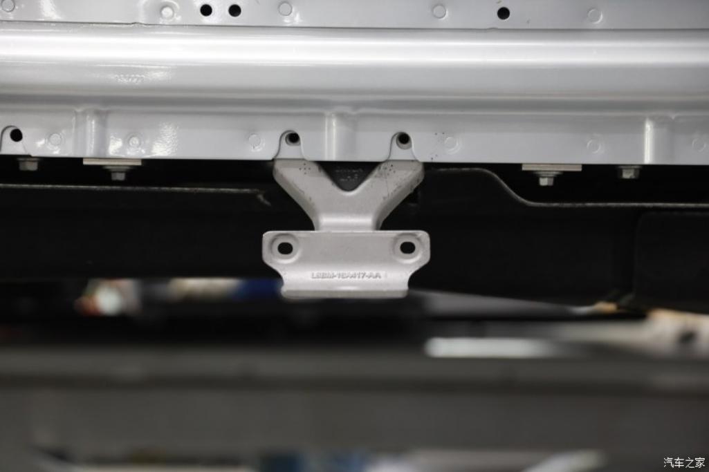 路虎卫士改装17寸轮毂,路虎卫士22寸黑色轮毂固定踏板