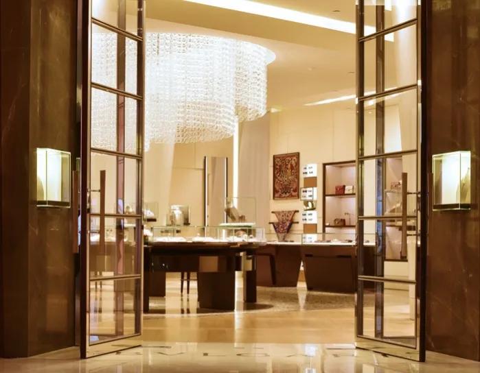 穷人有钱可以挥霍到什么程度,看到身边的穷人突然有钱