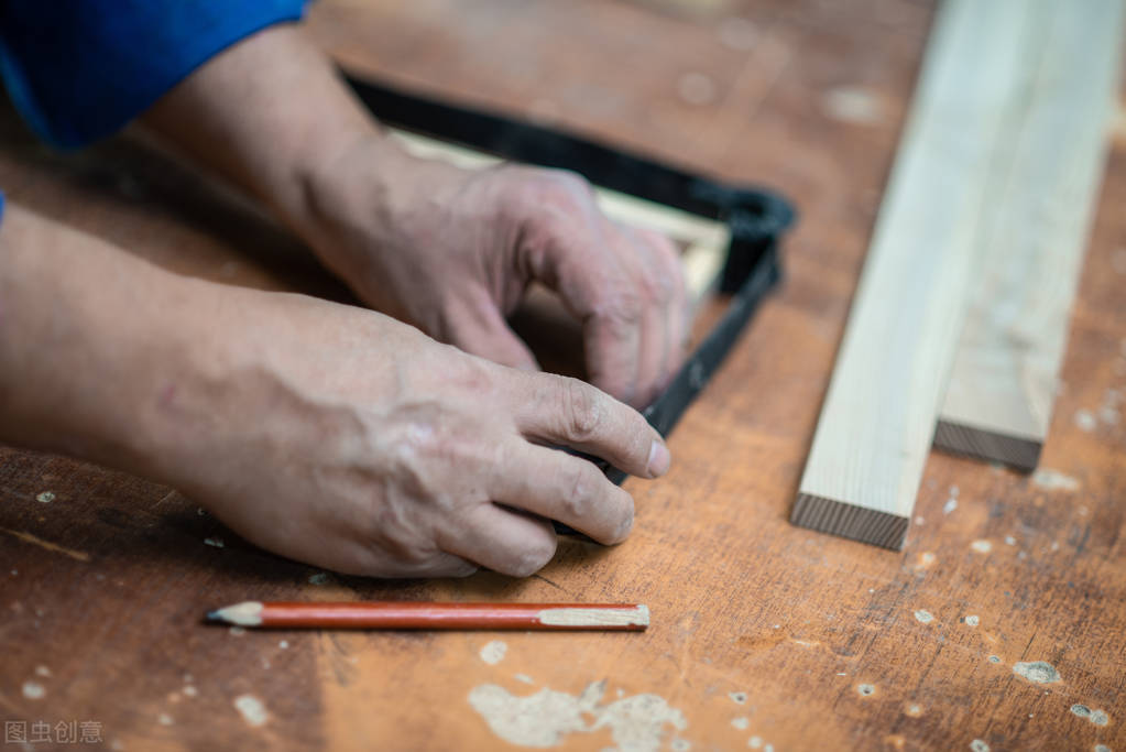 两根手指被502胶水粘到了该怎么弄,手指夹上沾上了502胶水怎样去除