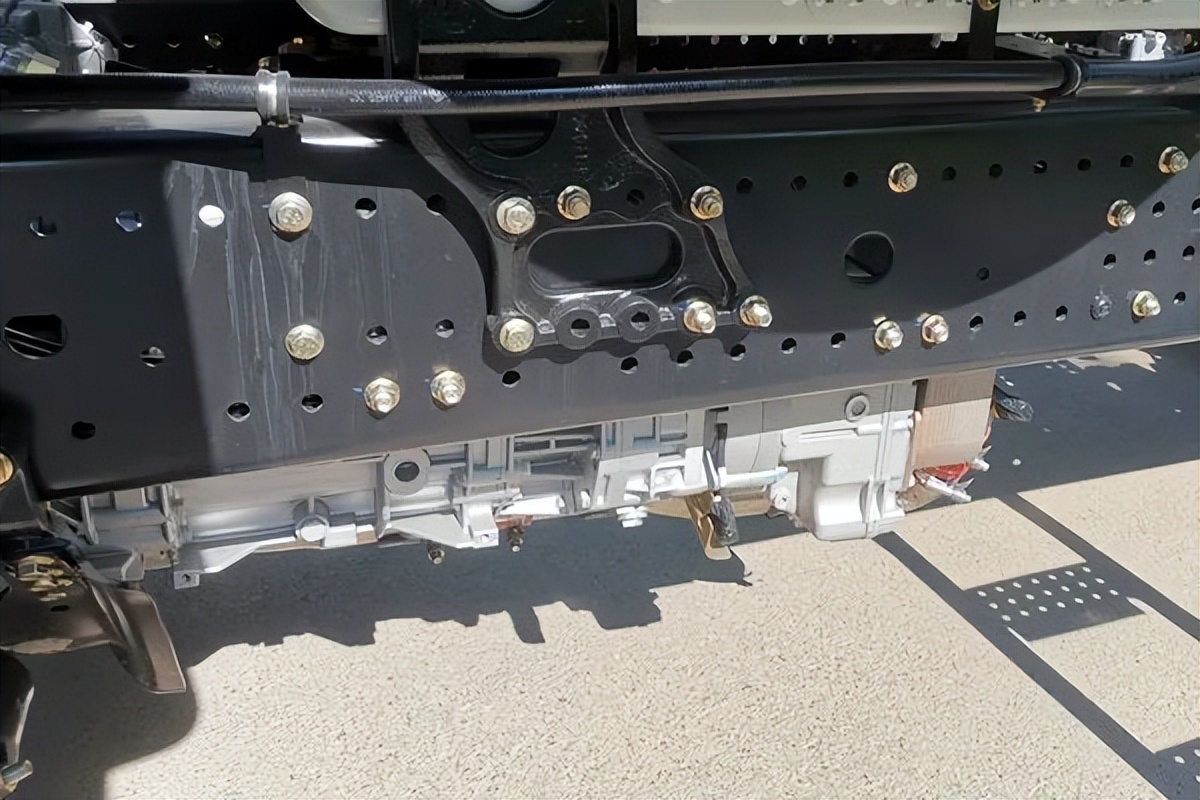 陕汽德龙x6000lng手动速比,陕汽德龙x6000lng燃气车