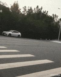 女生夏天穿靴子脚不臭吗,女生的脚和男生的脚哪个臭