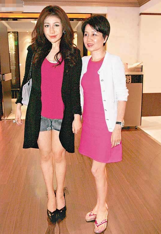 何超盈婚后低调,何超盈几岁结婚