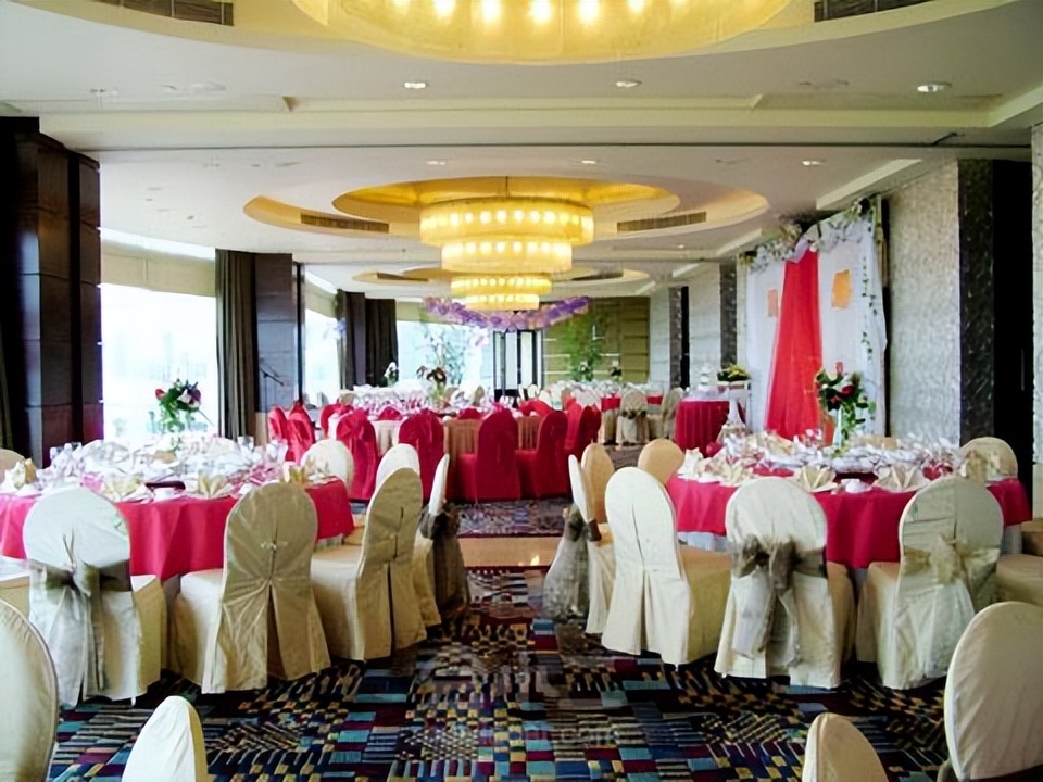 跳水皇后郭晶晶晒全家福,跳水女皇郭晶晶和豪门阔少