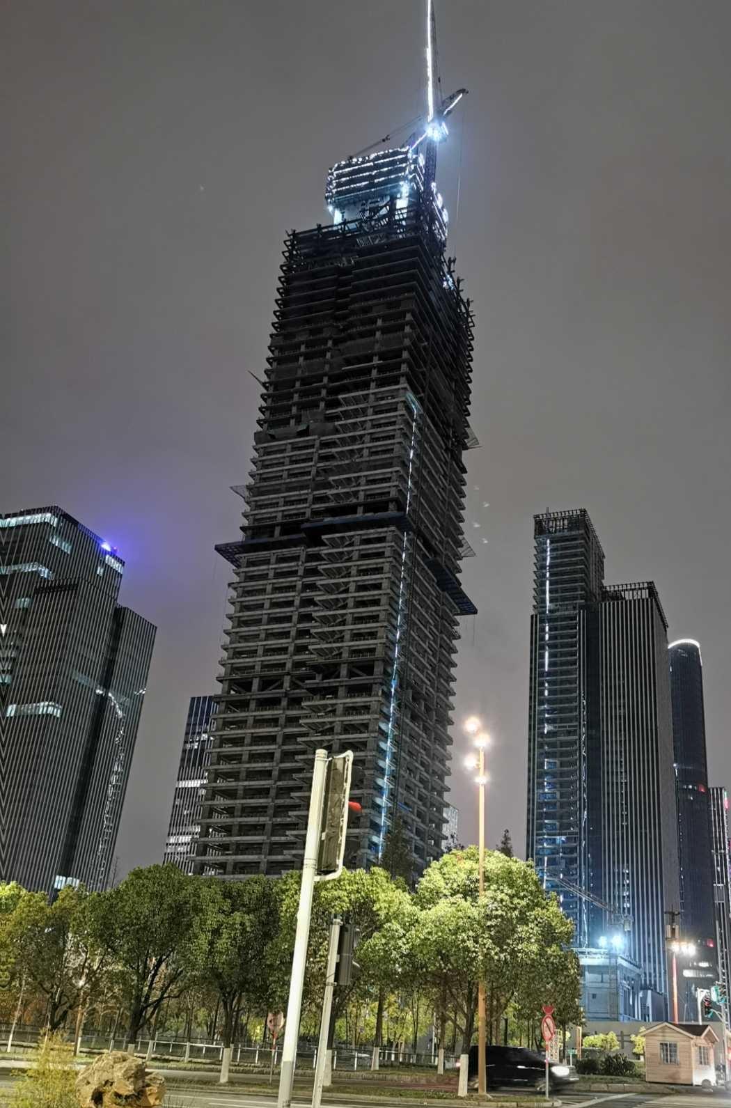 南京金融城二期417米高楼效果图,南京金融城三期400米高楼进展