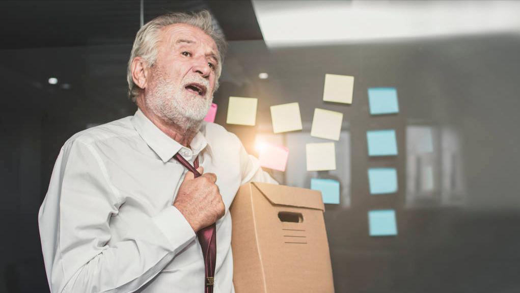 晚年瘫痪在床无法自理怎么办,老人瘫痪在床不能睡是什么原因