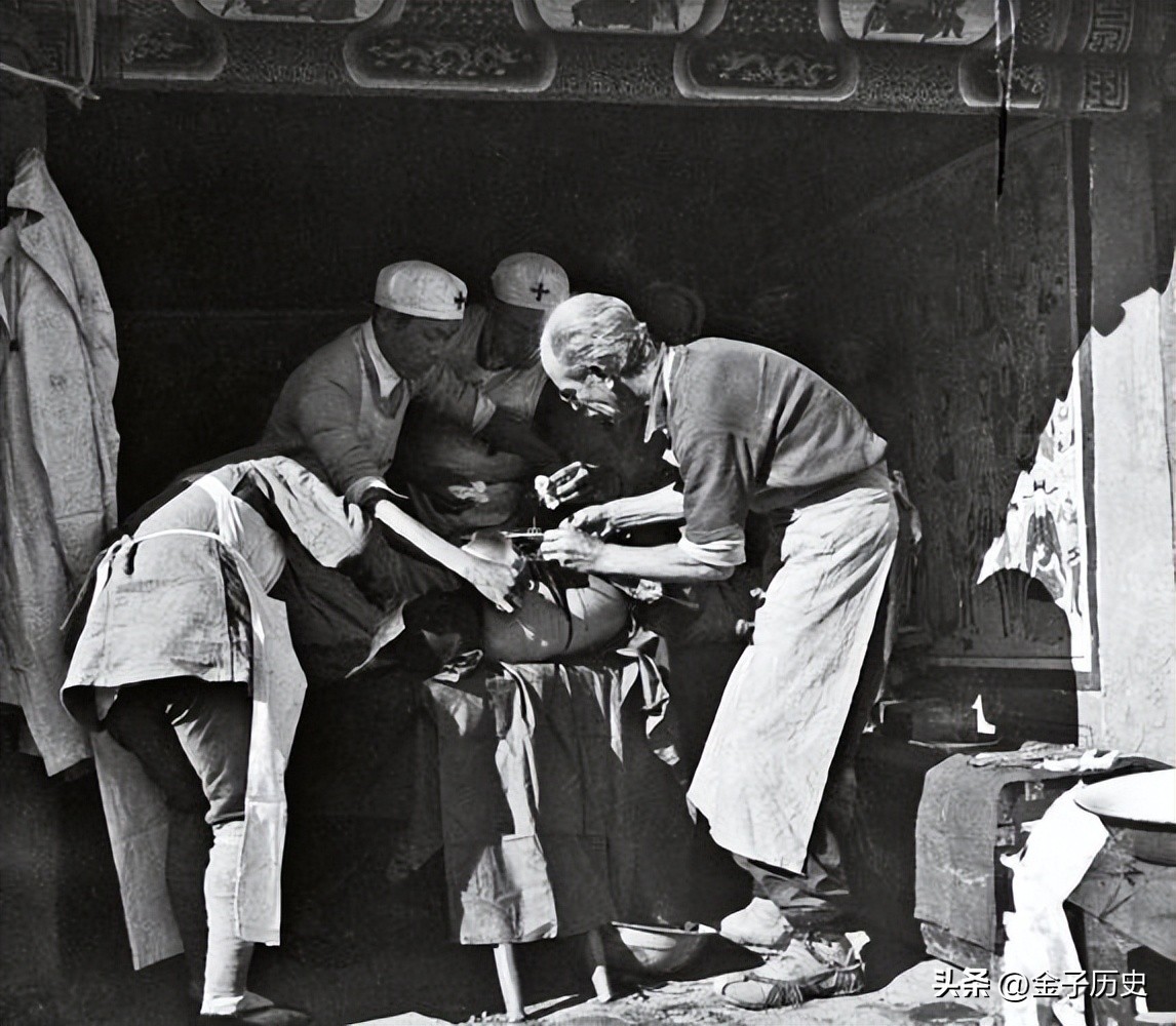 抗日女兵被包围,女兵被国军抓捕