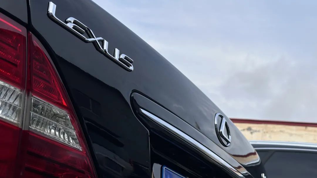 大哥12万买2005年售价100万的凌志LS430，含泪又花10万翻新才能开