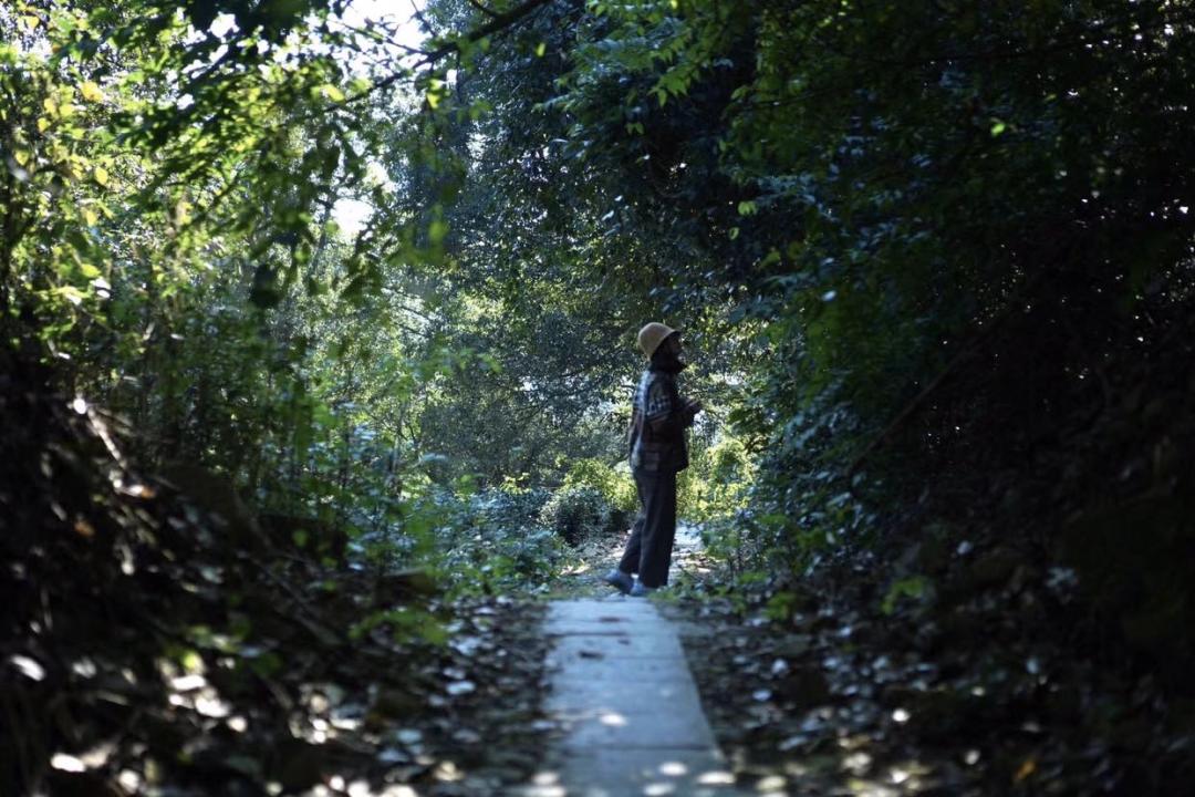 村子里的网红店，开了三年才有第一个爆款，如今上新秒无