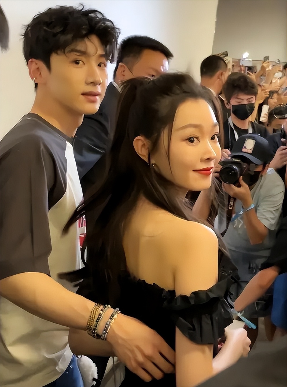 白敬亭宋轶互动好甜,白敬亭宋轶情侣见面会