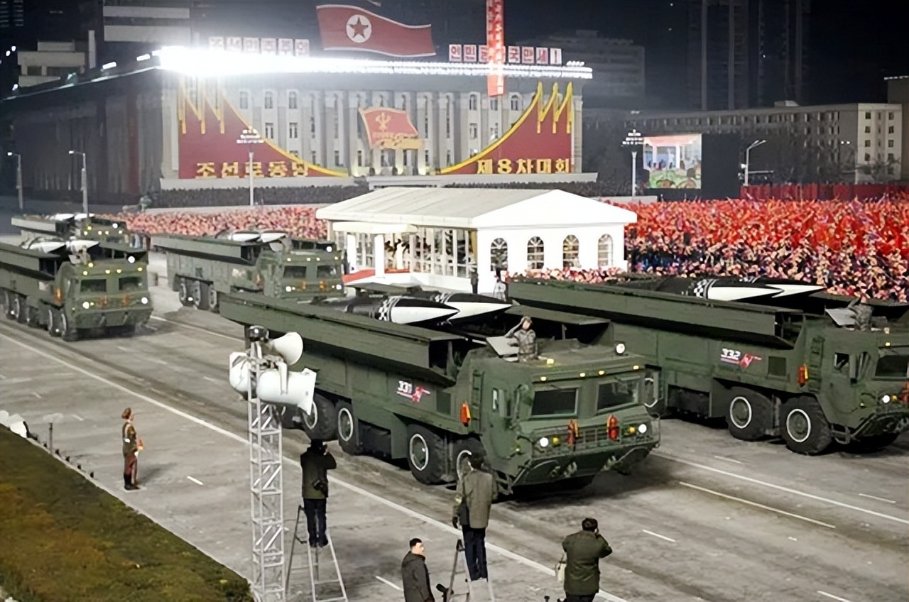 鎷滅櫥鍥炲簲鏈濋矞鍙戝皠涓ゆ灇瀵煎脊,鎷滅櫥瀵规湞椴滃彂灏勫寮圭殑鐪嬫硶