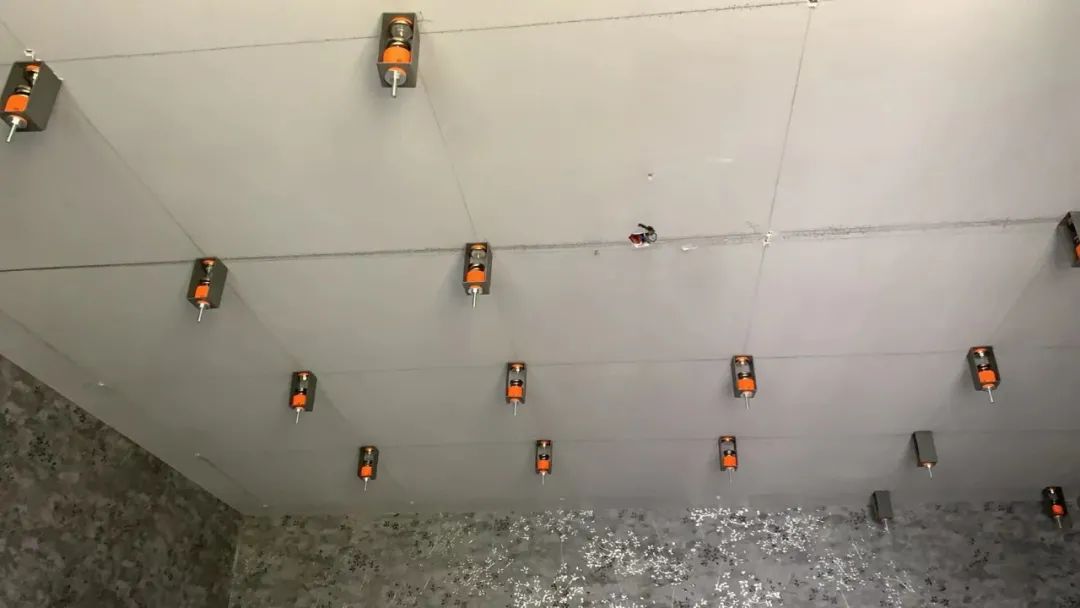 楼上卫生间太吵楼下如何做隔音,楼上太吵想给屋顶做隔音真实案例