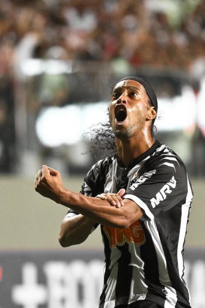 手机壁纸超清4k横屏足球,足球明星100人高清手机壁纸