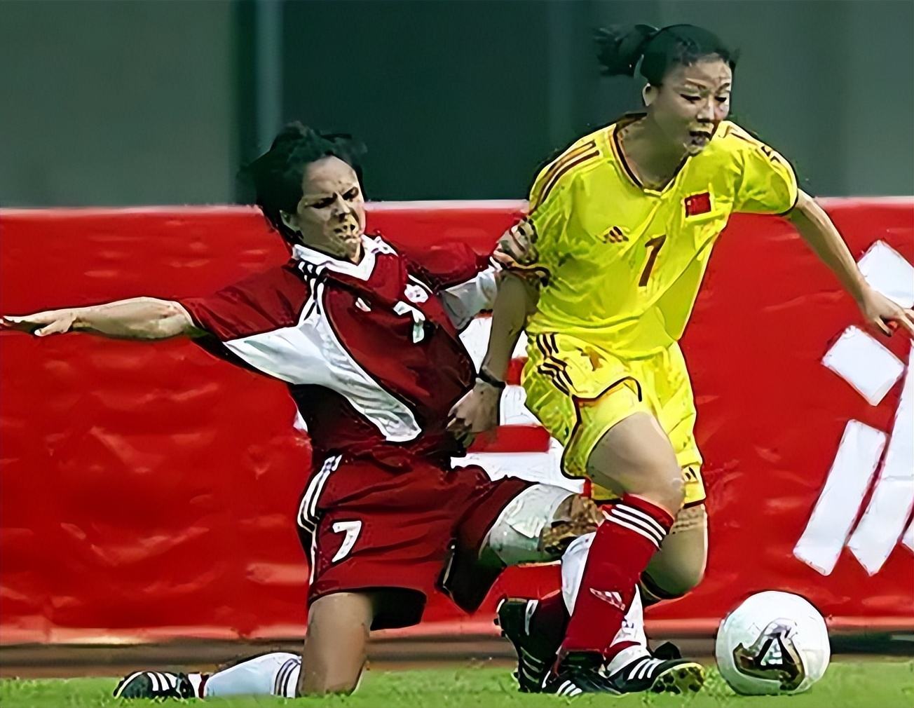 2018年，43岁的前女国脚张欧影患癌离世，临终前的生活凄惨落寞