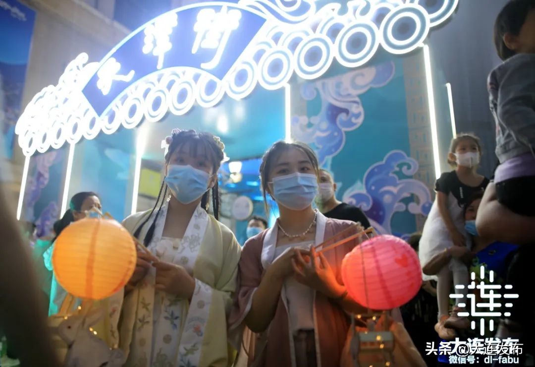 近日刷爆朋友圈的视频,真实的天津街