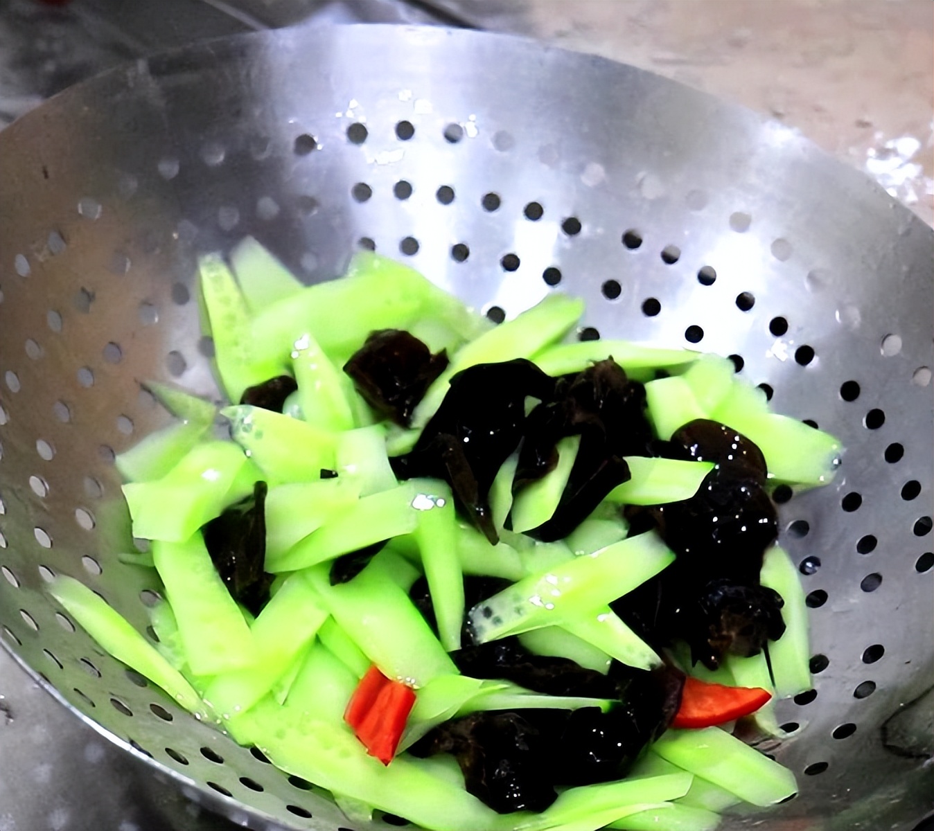 吃水煮菜减肥一餐能吃多少,减肥吃水煮菜应该怎么吃