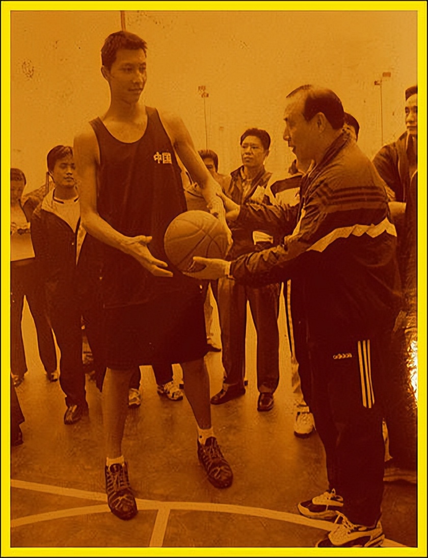 易建联妻子荆灵身高,易建联荆灵几几年结婚