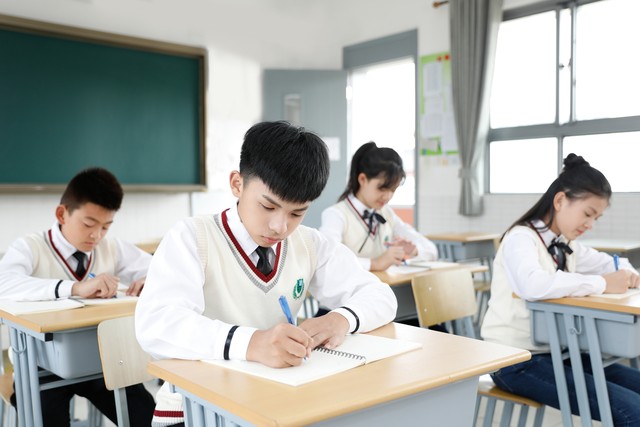 为何中国足球人口很少,中国14亿人口足球队