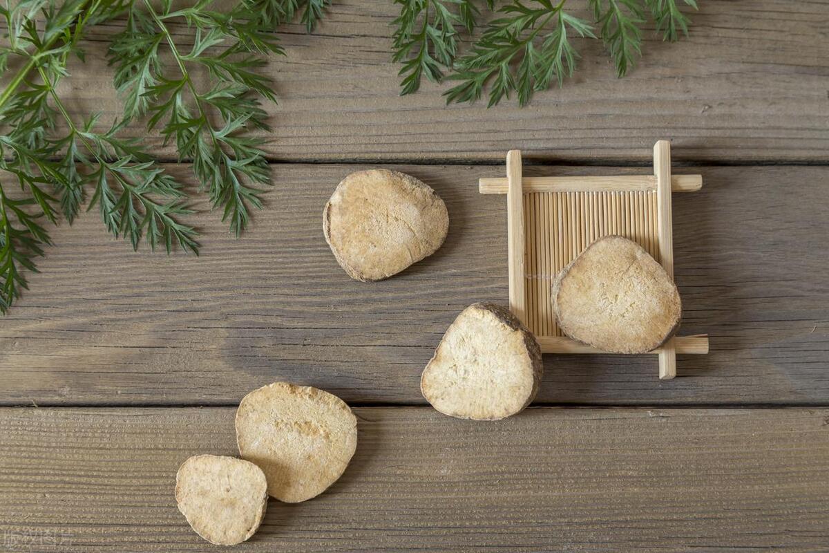 睾丸潮湿湿气重瘙痒吃中药有用吗,睾丸潮湿用附子理中丸有没有用