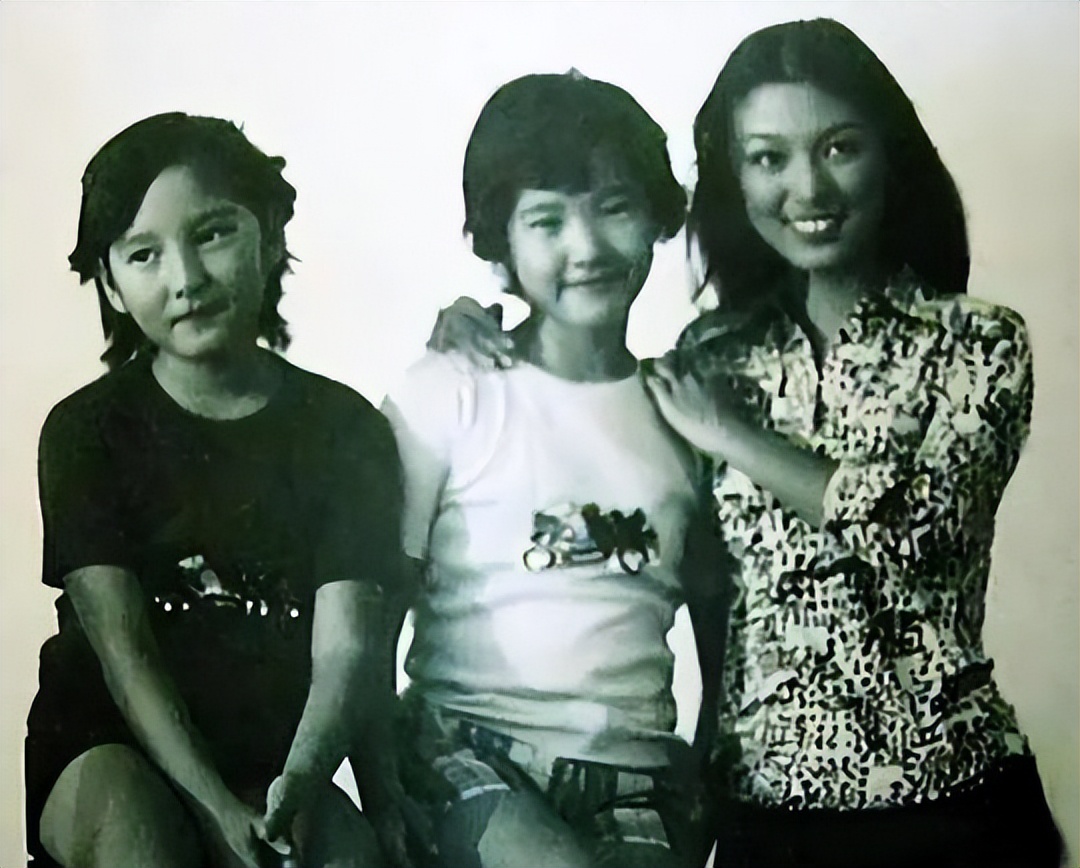 米雪跟成龙的合影,米雪成龙最对不起的女人