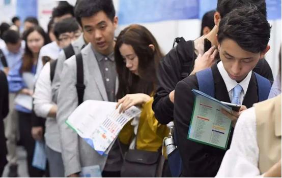 专家谈论就业率，学历越高就业率越低，问题到底出在哪里