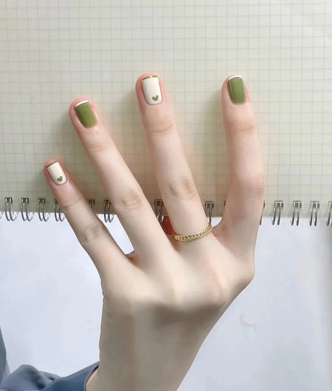 超级好看的三款美甲教程来啦,五彩美甲如何涂出高级感