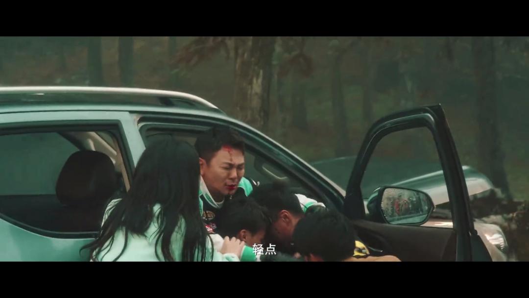 大长腿晶女郎+“过气”动作明星，这组合想不烂都难