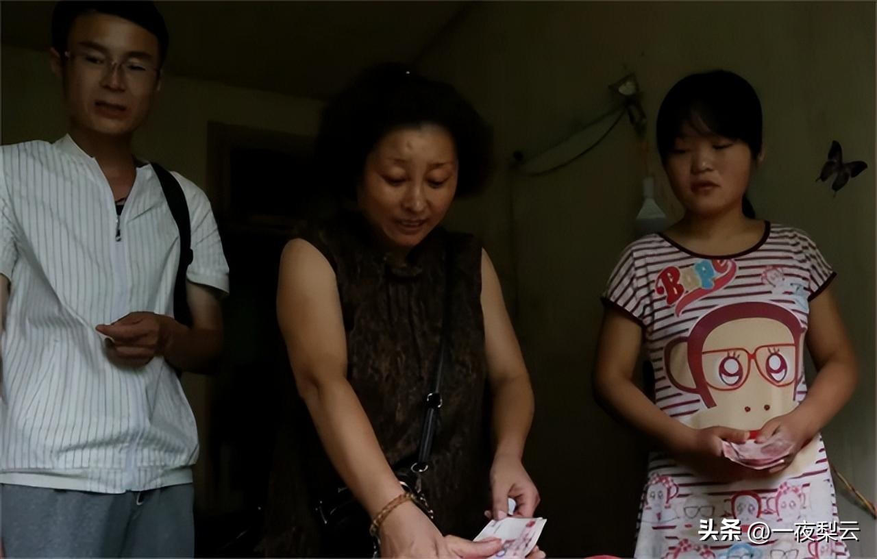 15岁女孩街头扮牛被人骑点赞,15岁女孩街头扮牛后续