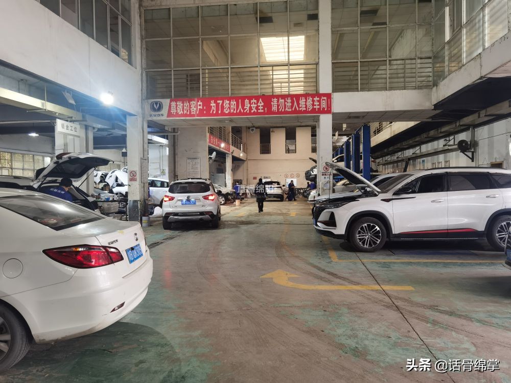 车主：换的新车门有泥、被人用过4S店：那是灰