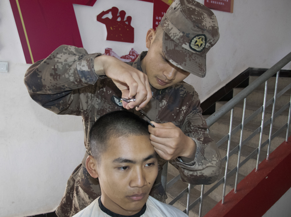 新兵入伍永远记得三件事,新兵入伍一天的生活