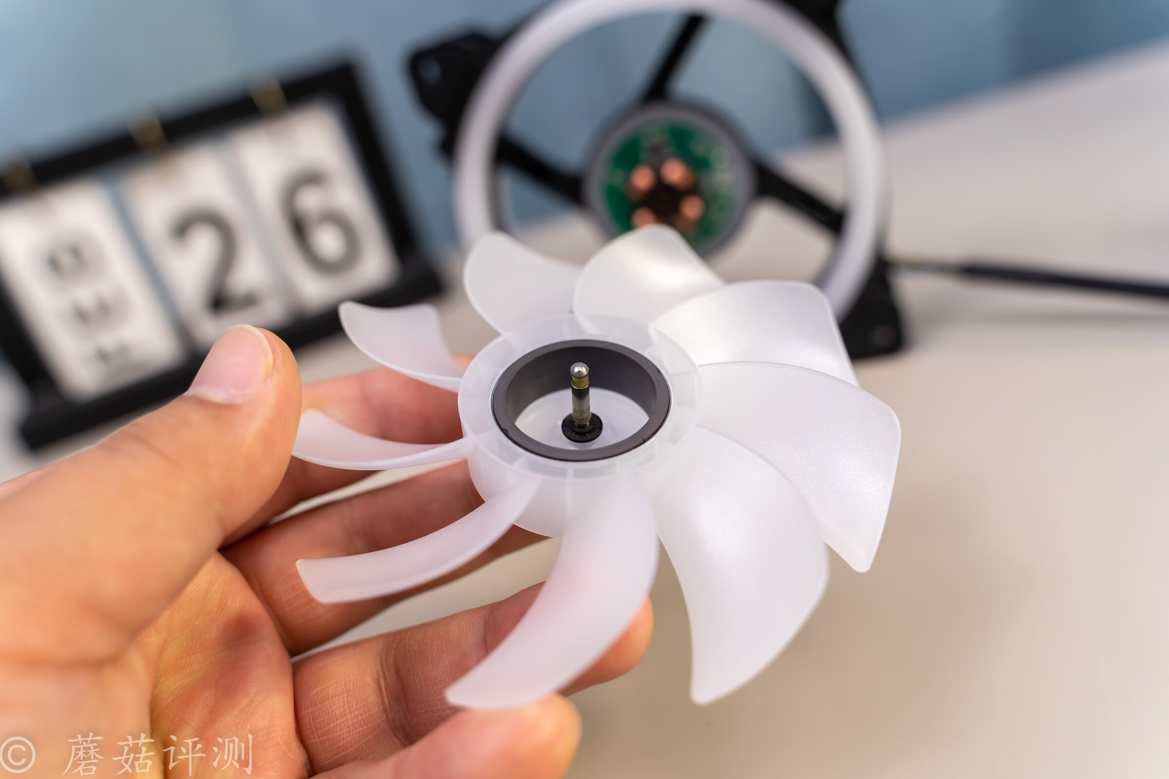 一正一反，轻松定义你需要的风扇风向，Tt耀影SWAFAN12机箱风扇