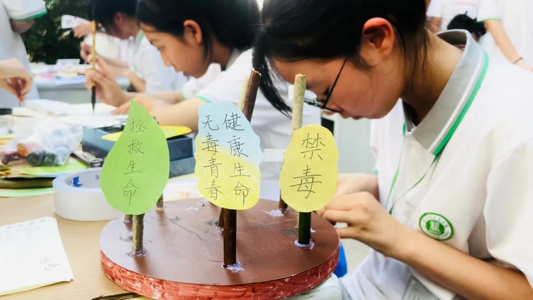 寓教于乐宣传禁毒知识,禁毒知识进社区护航少年伴成长