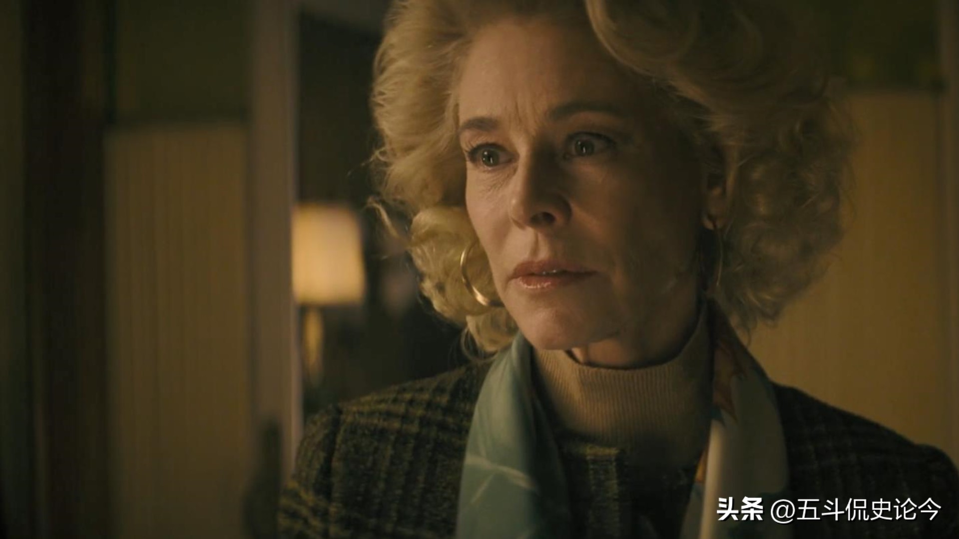 西班牙悬疑电影老太太,西班牙驱魔电影有女巫拿水晶球的