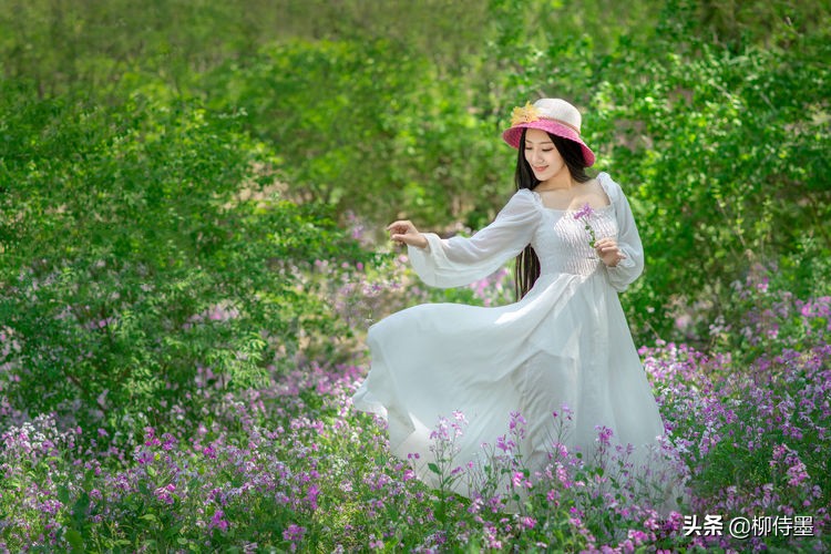 拍照不知手放哪儿？学习2句摄影口诀，姿态优雅更自然