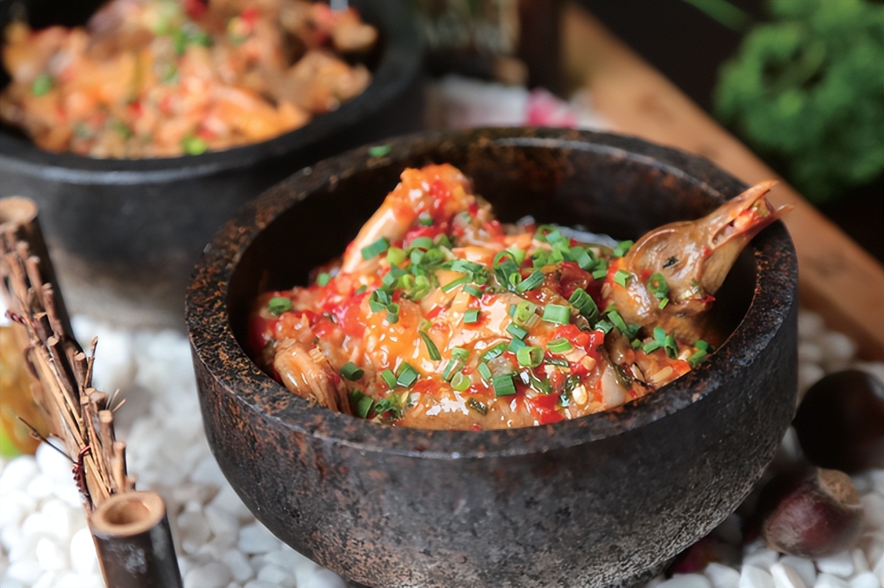 火爆脆肠,葱香乌鱼柳,韭香墨鱼仔,红汤芥香鸭掌,手撕风干兔...常见食材，丰富味型，旺销菜10例~