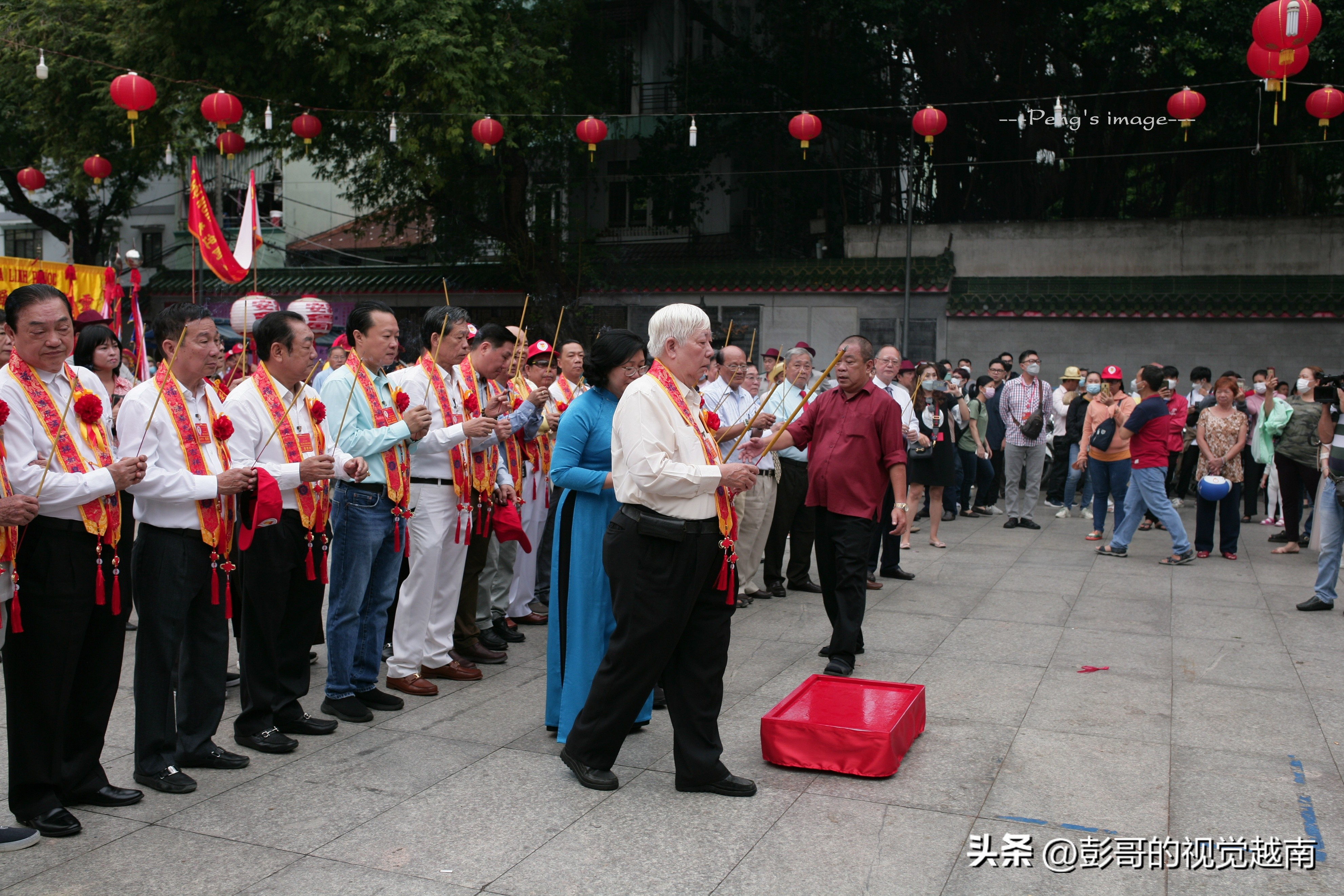 越南西貢華人的【恭請關聖帝君聖駕出遊】活動。