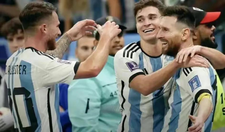 一个球王带领球队踢世界杯有多难,打造一个球星