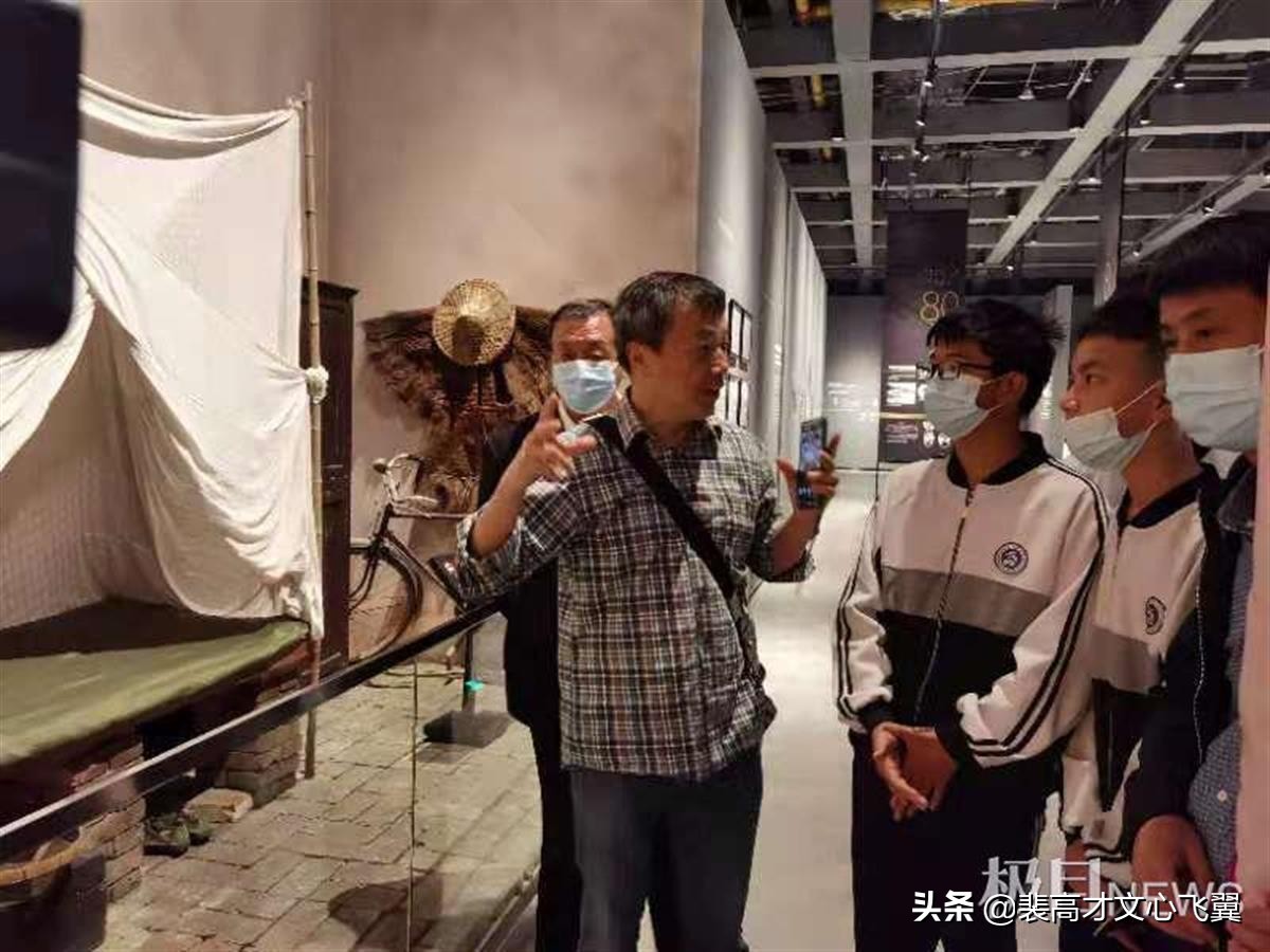 “裴爷爷”走进盘龙二中，讲述守望盘龙城的科学家故事