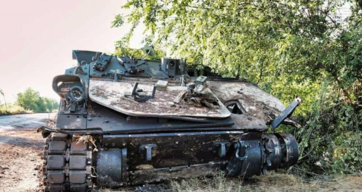 战地掠夺:俄军席卷四辆受损“豹2”坦克!乌军束手无策!