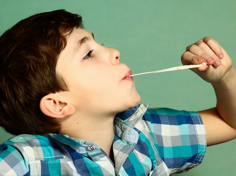 鞋底粘口香糖如何清理不伤鞋,鞋底粘上口香糖怎么快速清理