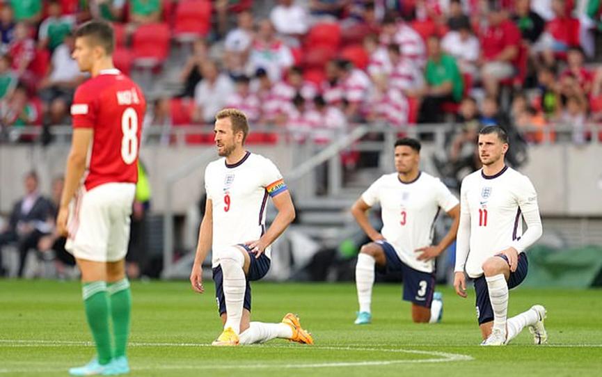 他们为何在世界杯赛场，发出“无声呐喊”？