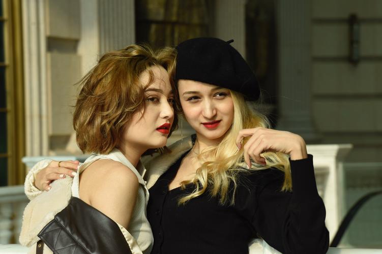 没钱就去中国！外国模特的“三个月买房计划”，中国成金钱乐园？