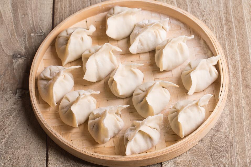 生饺子不冷冻怎么保存不会粘,生饺子保存方法