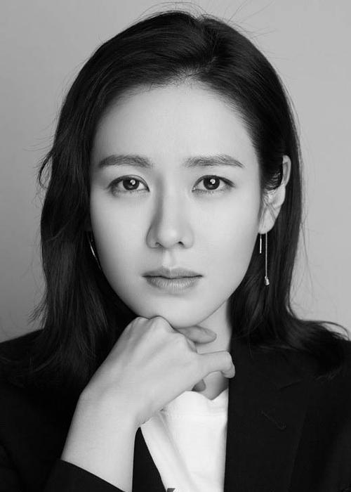 一出道就大方承认整容,出道就被逼着整容